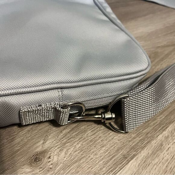 Light Grey Padded Laptop Case & Bag - Picture 7 of 9